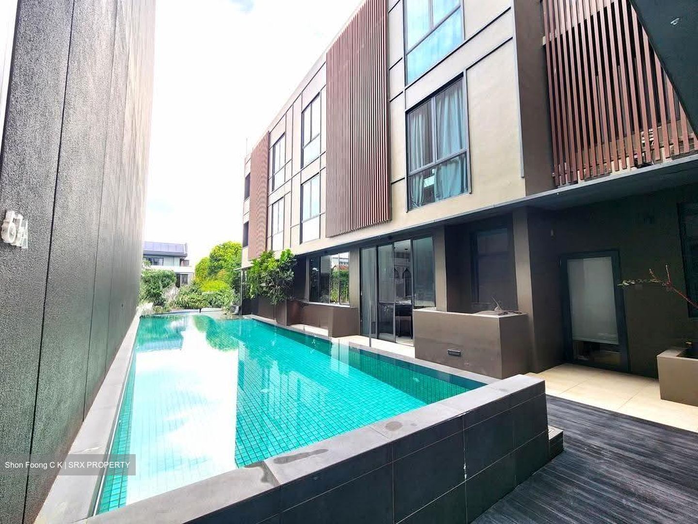 Senyum Residences (D14), Terrace #630549451